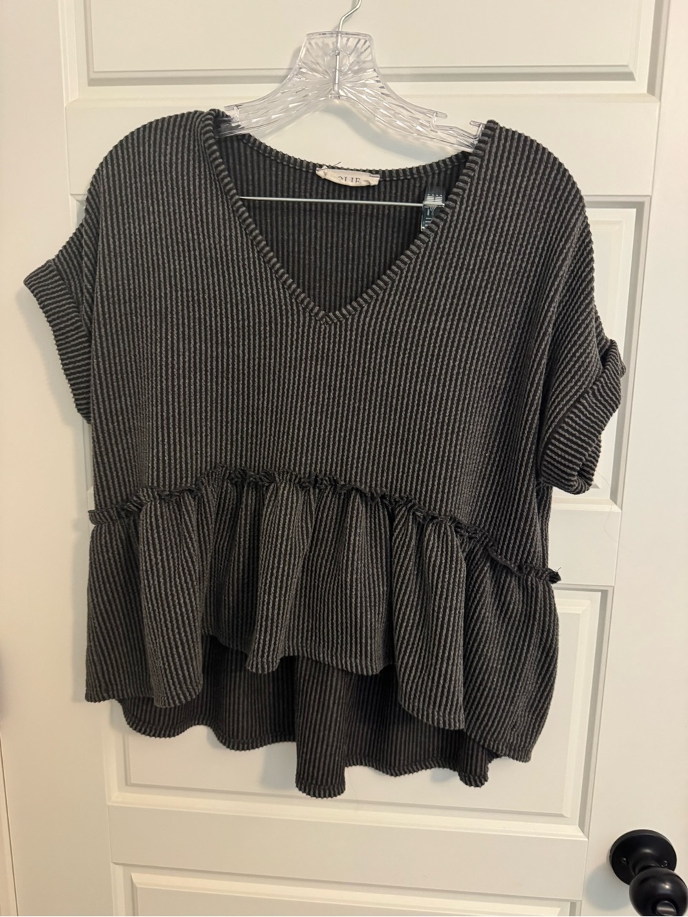 Jolie Charcoal Gray Ribbed V-Neck Ruffled Peplum Top